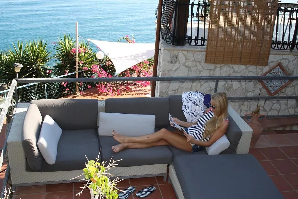 Camere & Case Vacanze Lo Scoglio Castel di Tusa