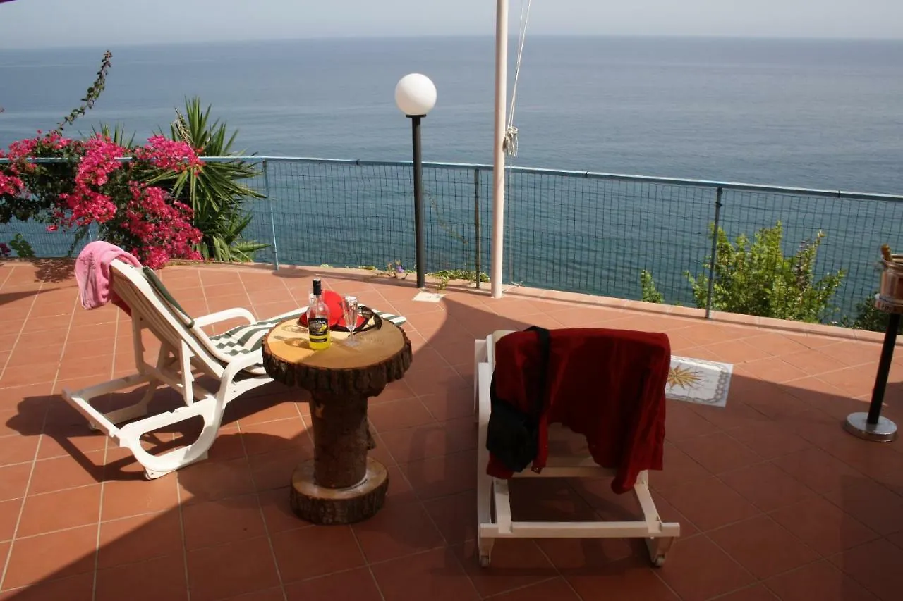 Camere & Case Vacanze Lo Scoglio Castel di Tusa